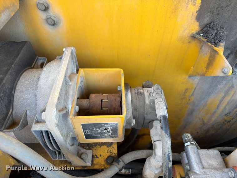 image for item FV6002 Weiler E2850 material transfer vehicle