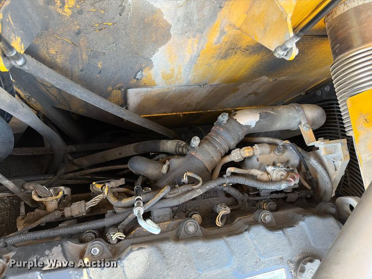 image for item FV6002 Weiler E2850 material transfer vehicle