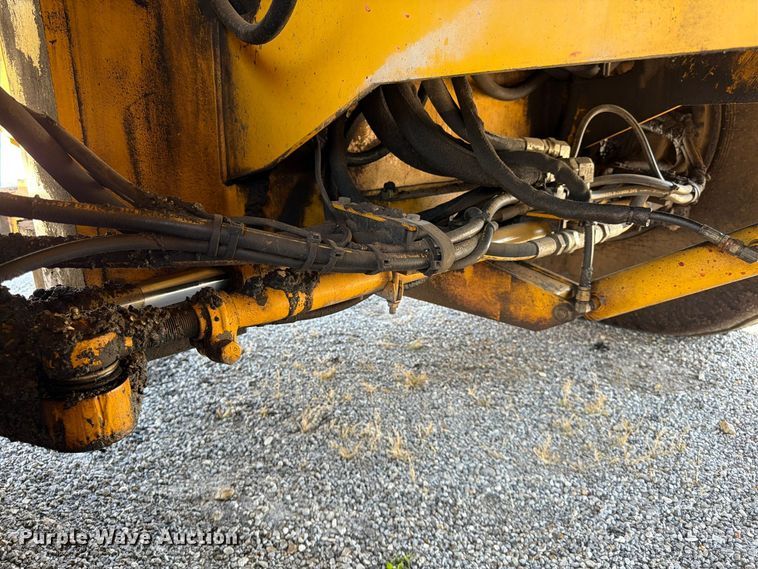 image for item FV6002 Weiler E2850 material transfer vehicle