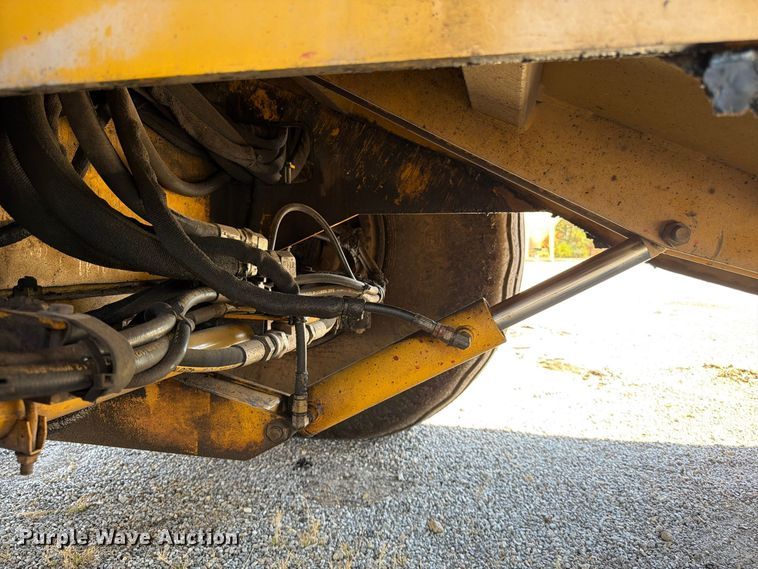 image for item FV6002 Weiler E2850 material transfer vehicle