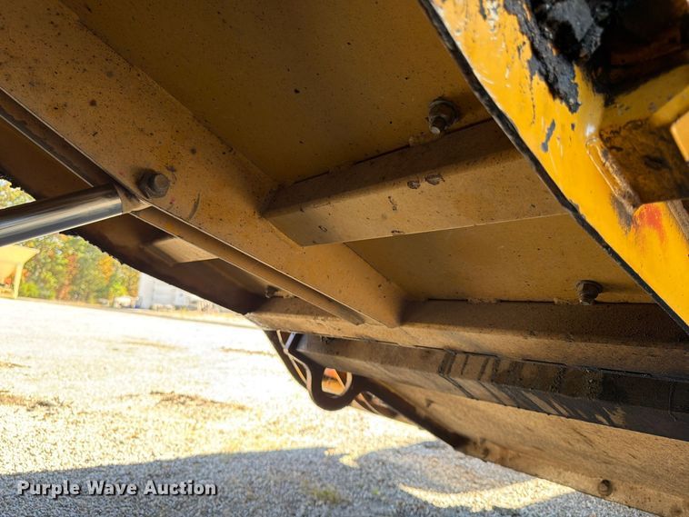 image for item FV6002 Weiler E2850 material transfer vehicle