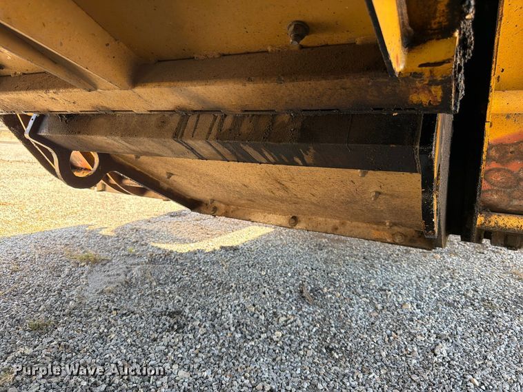 image for item FV6002 Weiler E2850 material transfer vehicle