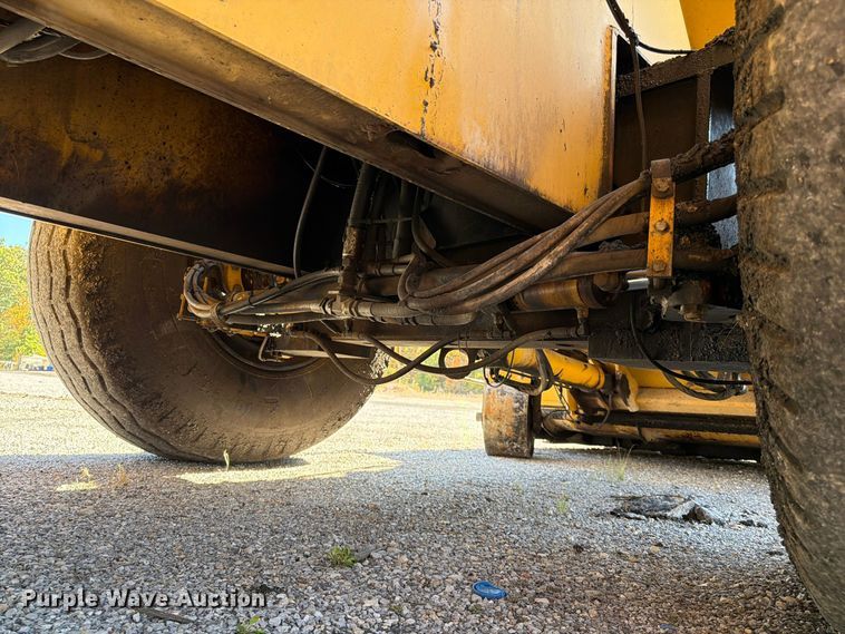 image for item FV6002 Weiler E2850 material transfer vehicle