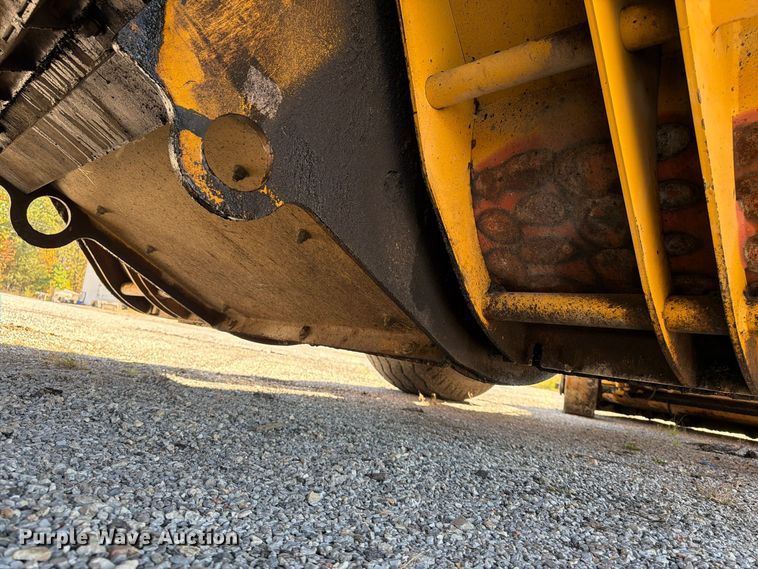 image for item FV6002 Weiler E2850 material transfer vehicle