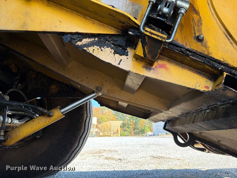 image for item FV6002 Weiler E2850 material transfer vehicle