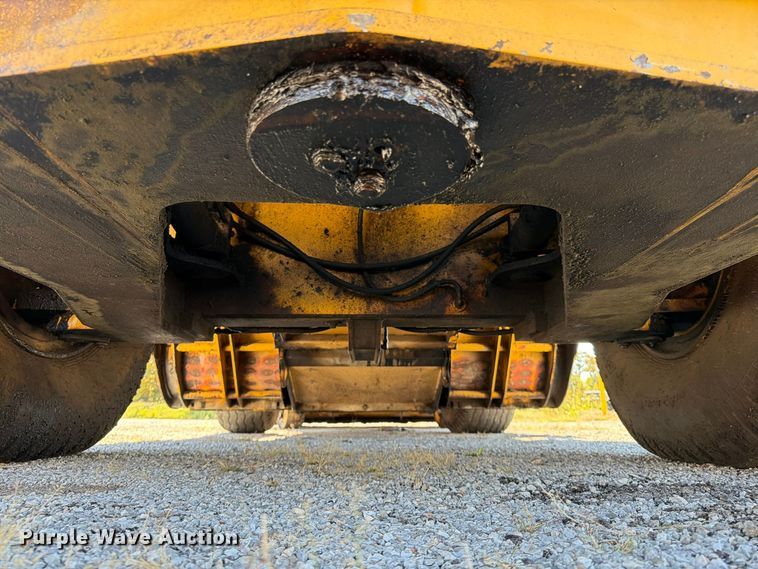 image for item FV6002 Weiler E2850 material transfer vehicle