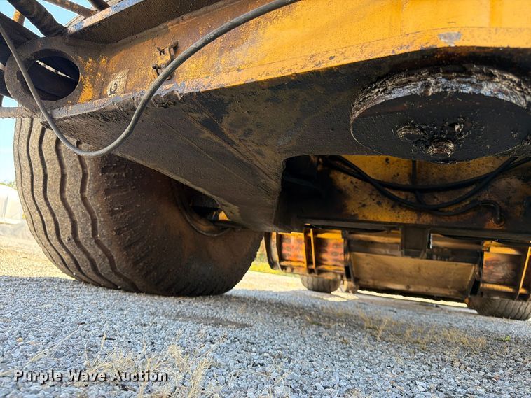 image for item FV6002 Weiler E2850 material transfer vehicle