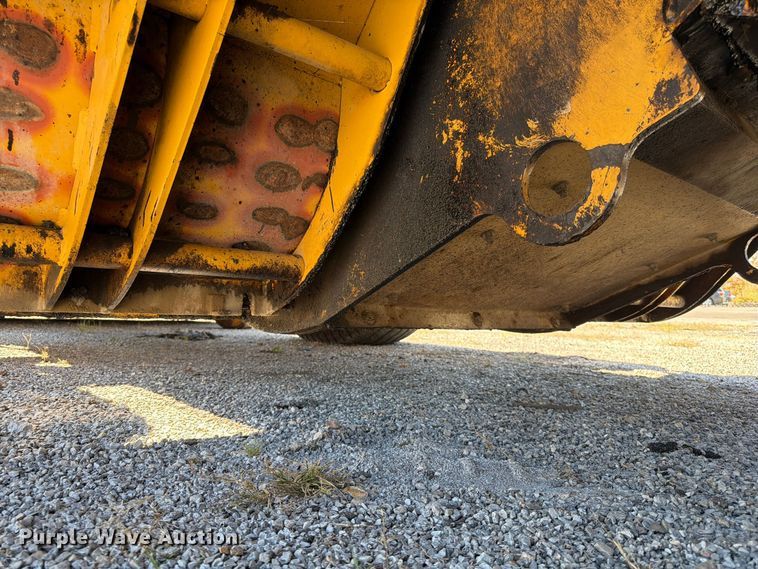 image for item FV6002 Weiler E2850 material transfer vehicle