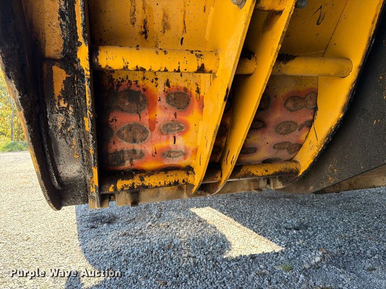 image for item FV6002 Weiler E2850 material transfer vehicle