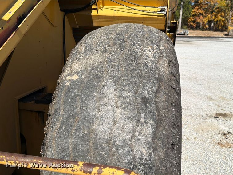 image for item FV6002 Weiler E2850 material transfer vehicle