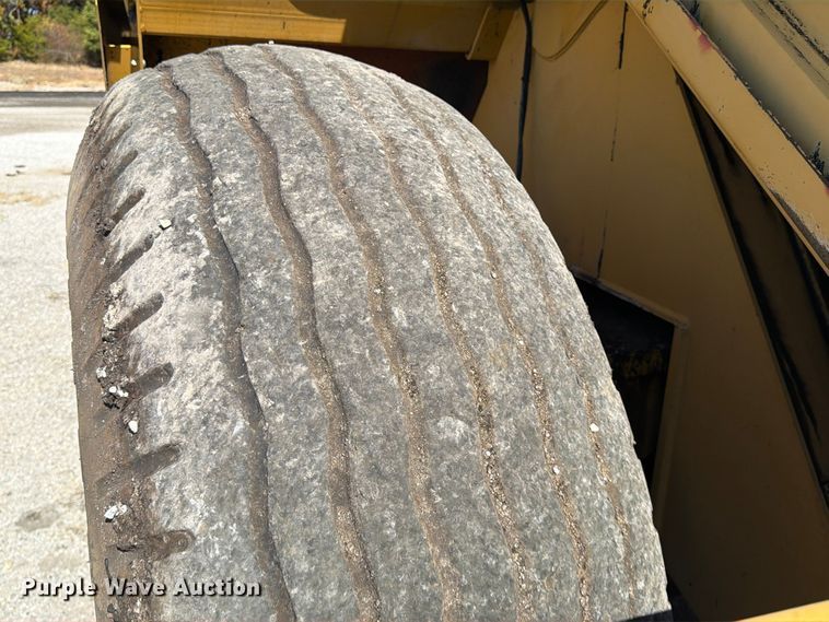 image for item FV6002 Weiler E2850 material transfer vehicle