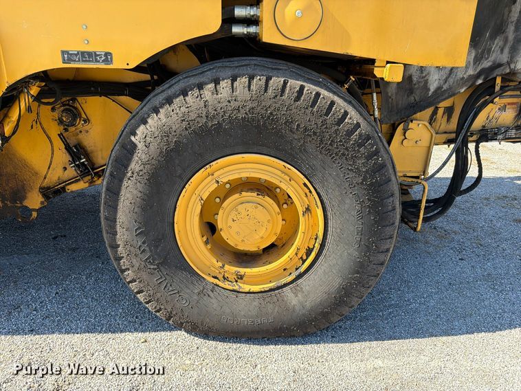 image for item FV6002 Weiler E2850 material transfer vehicle