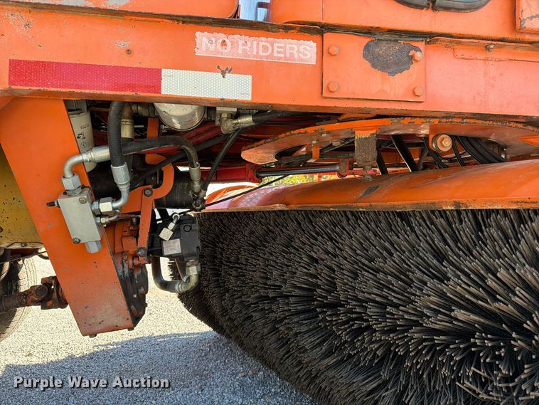 image for item FV6003 2003 Broce CR 350 broom