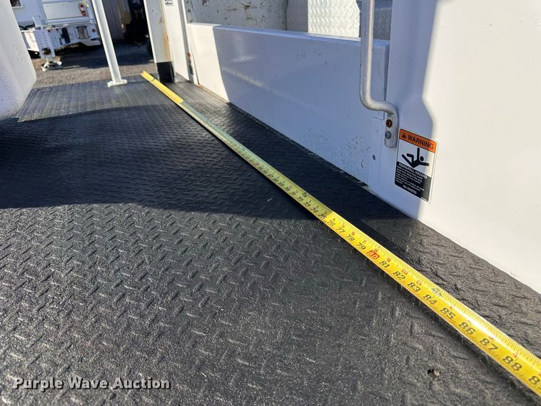 image for item FW3563 2009 Ford F450 Super Duty bucket truck