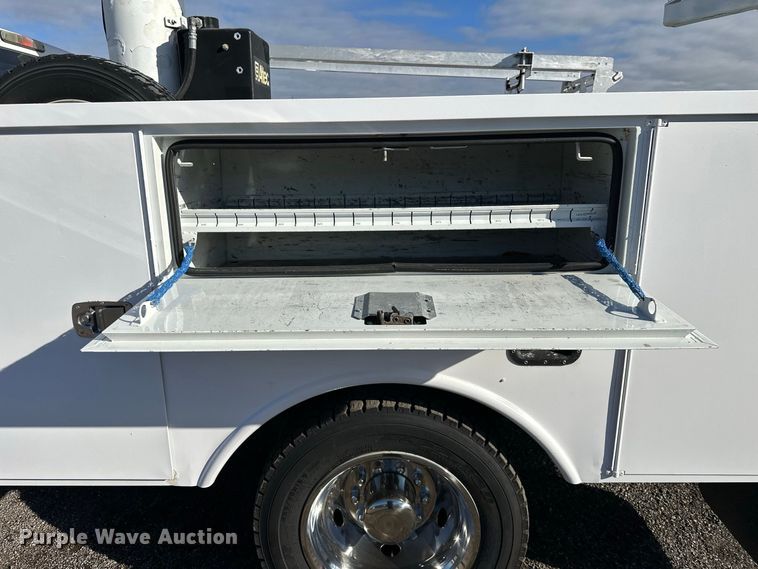 image for item FW3563 2009 Ford F450 Super Duty bucket truck