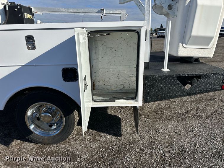 image for item FW3563 2009 Ford F450 Super Duty bucket truck