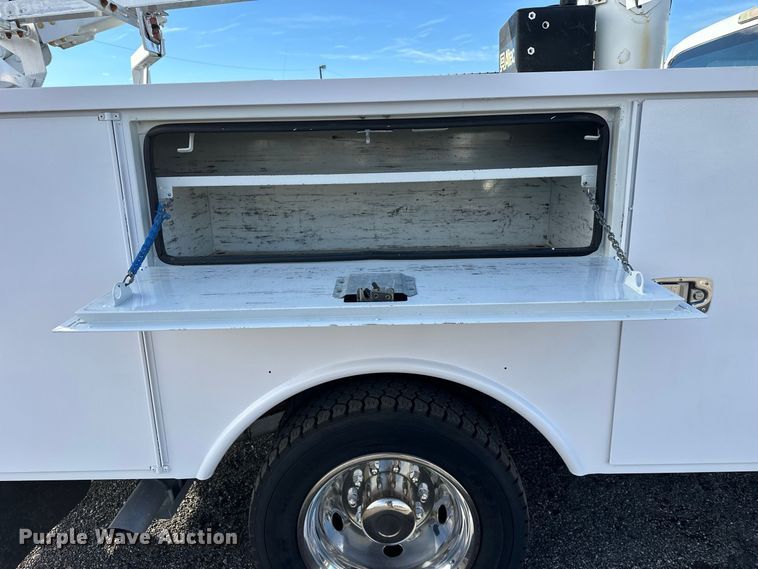 image for item FW3563 2009 Ford F450 Super Duty bucket truck