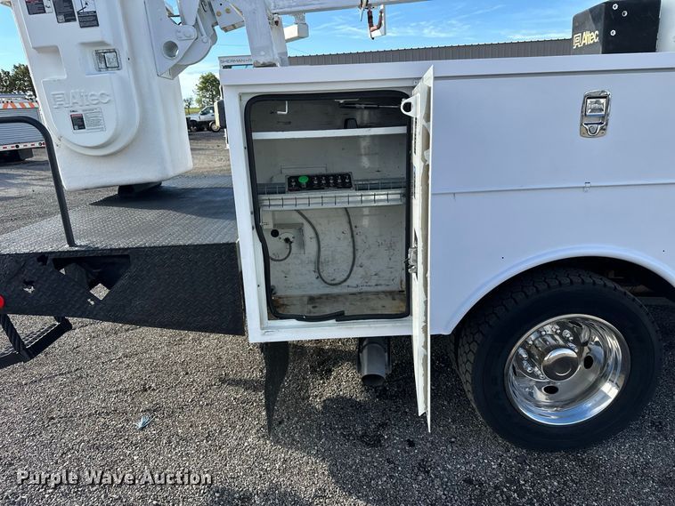 image for item FW3563 2009 Ford F450 Super Duty bucket truck