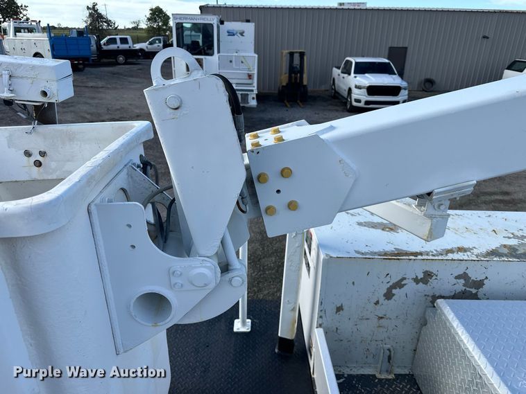 image for item FW3563 2009 Ford F450 Super Duty bucket truck