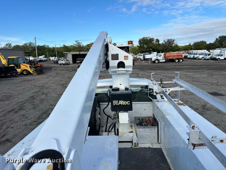 image for item FW3563 2009 Ford F450 Super Duty bucket truck
