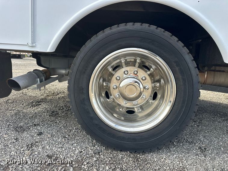 image for item FW3563 2009 Ford F450 Super Duty bucket truck
