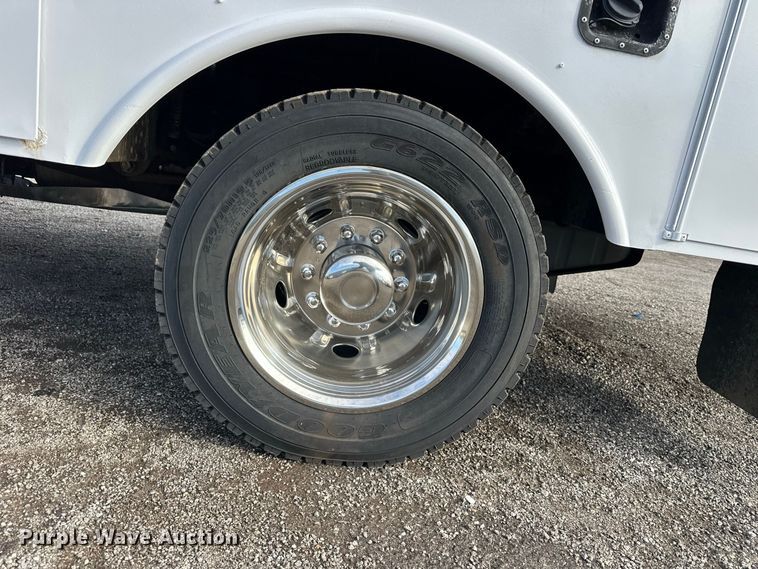 image for item FW3563 2009 Ford F450 Super Duty bucket truck