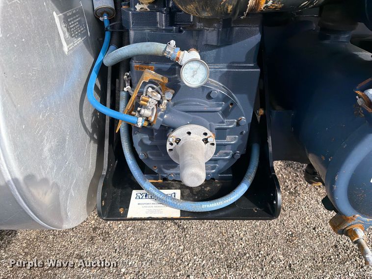 image for item FW3564 1992 International F8200 vacuum truck