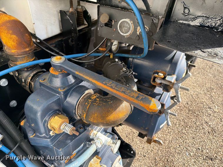 image for item FW3564 1992 International F8200 vacuum truck