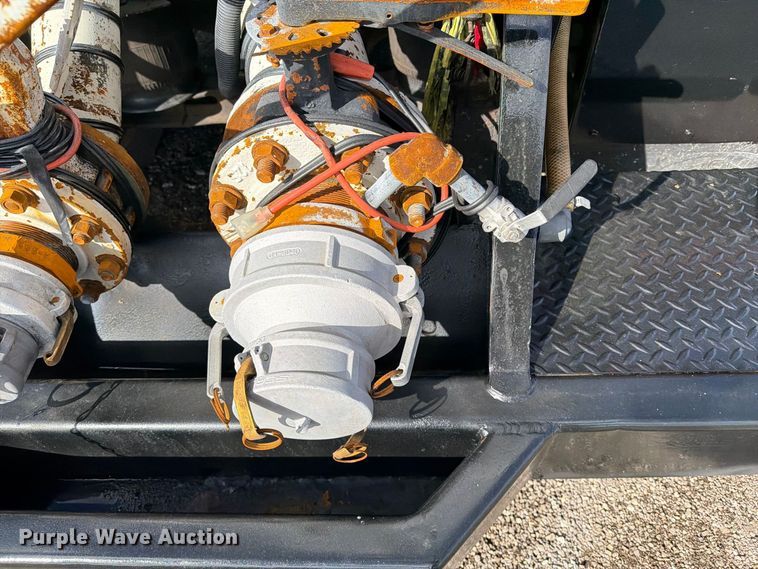 image for item FW3564 1992 International F8200 vacuum truck
