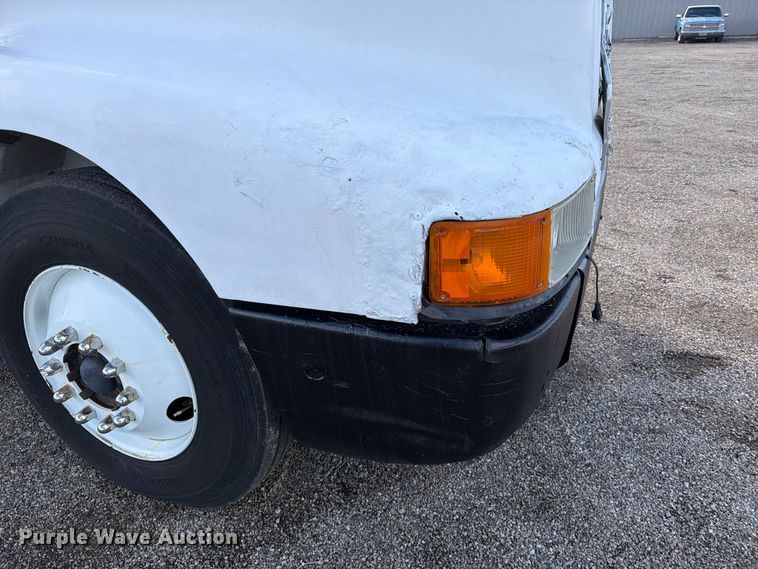 image for item FW3564 1992 International F8200 vacuum truck