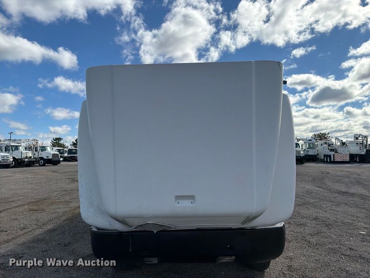 image for item FW3564 1992 International F8200 vacuum truck