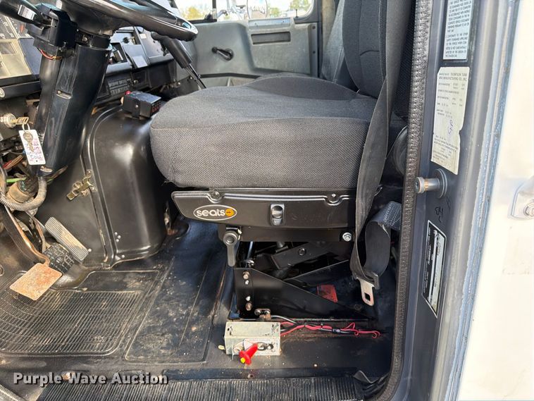 image for item FW3564 1992 International F8200 vacuum truck