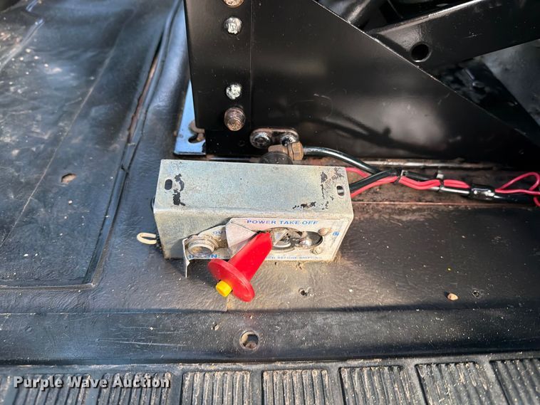 image for item FW3564 1992 International F8200 vacuum truck