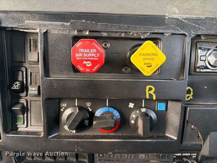 image for item FW3564 1992 International F8200 vacuum truck