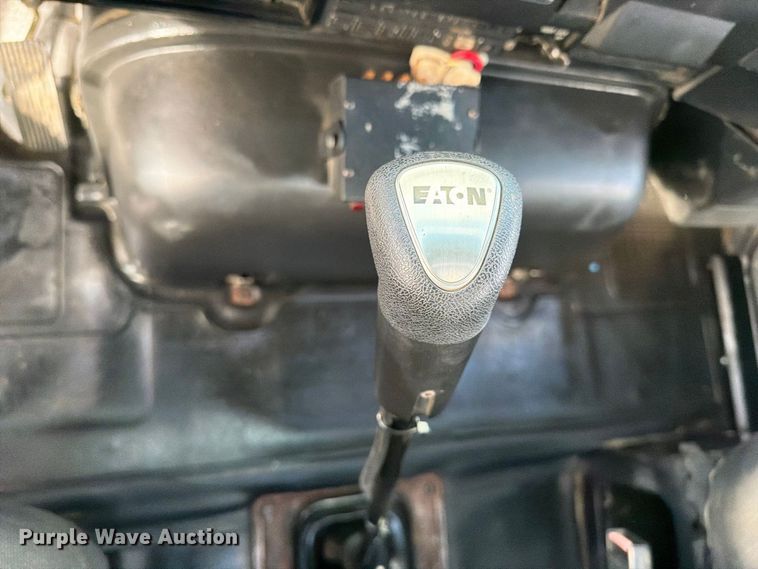 image for item FW3564 1992 International F8200 vacuum truck