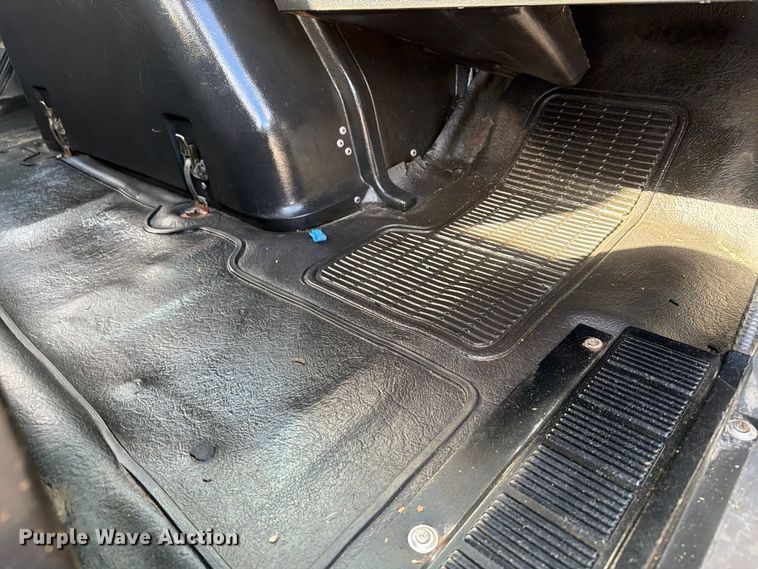 image for item FW3564 1992 International F8200 vacuum truck