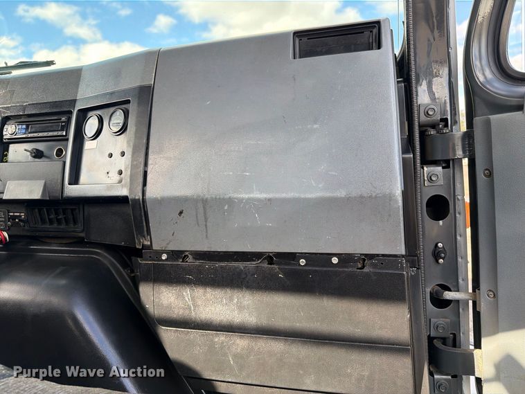 image for item FW3564 1992 International F8200 vacuum truck