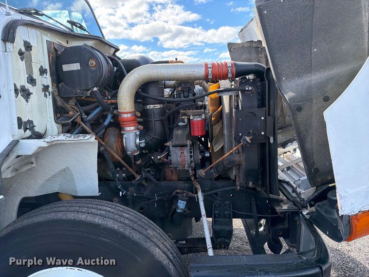 image for item FW3564 1992 International F8200 vacuum truck