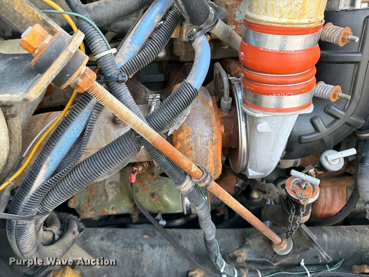image for item FW3564 1992 International F8200 vacuum truck