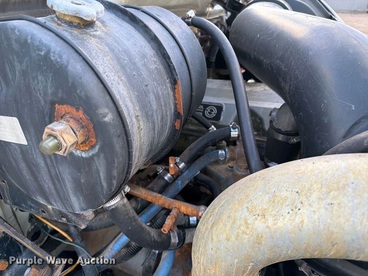 image for item FW3564 1992 International F8200 vacuum truck