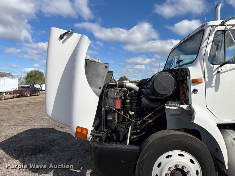 image for item FW3564 1992 International F8200 vacuum truck