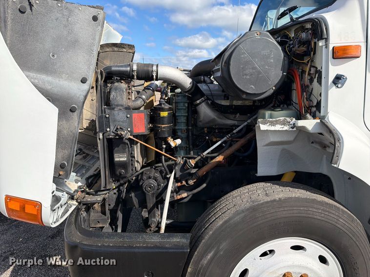 image for item FW3564 1992 International F8200 vacuum truck