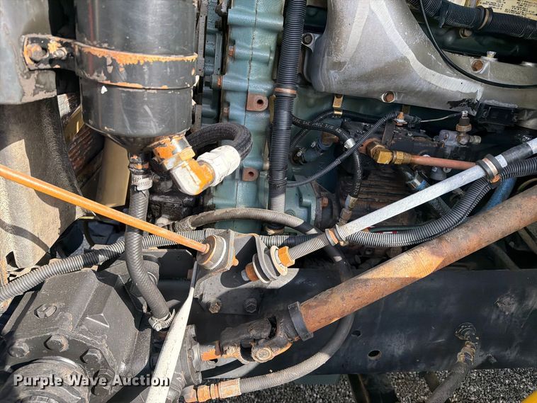 image for item FW3564 1992 International F8200 vacuum truck