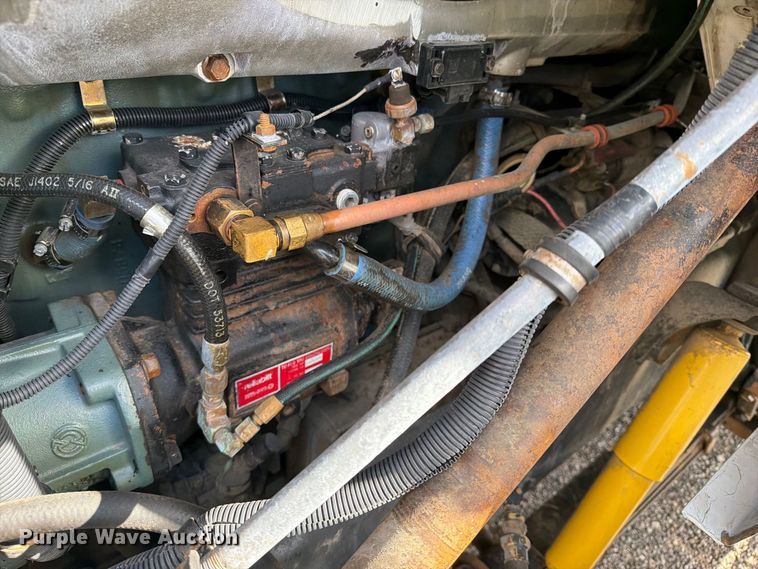 image for item FW3564 1992 International F8200 vacuum truck