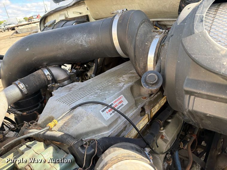 image for item FW3564 1992 International F8200 vacuum truck