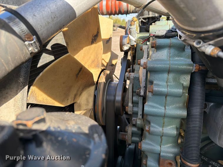 image for item FW3564 1992 International F8200 vacuum truck