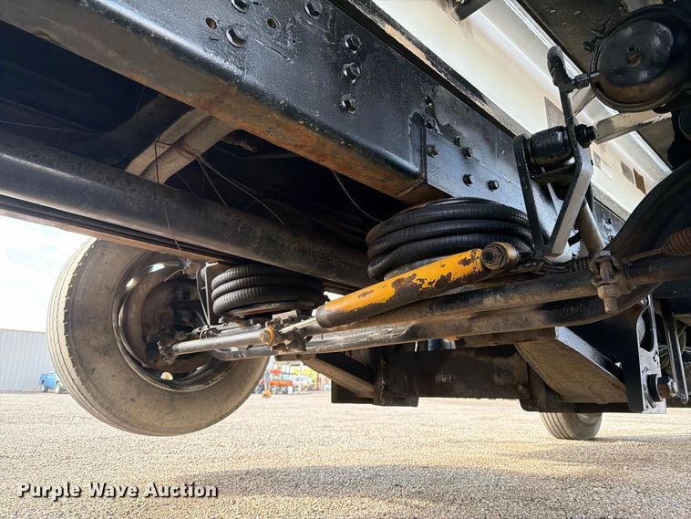 image for item FW3564 1992 International F8200 vacuum truck