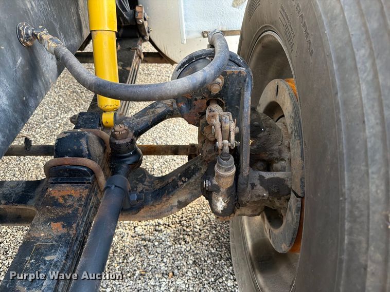image for item FW3564 1992 International F8200 vacuum truck