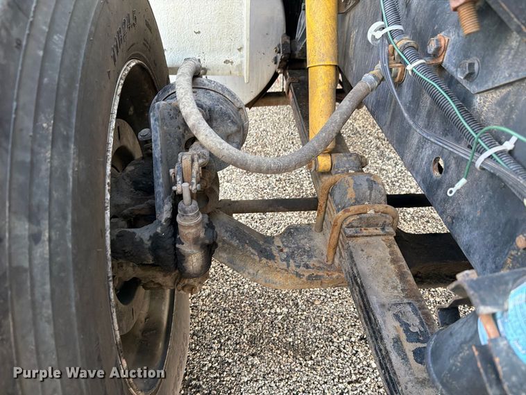 image for item FW3564 1992 International F8200 vacuum truck