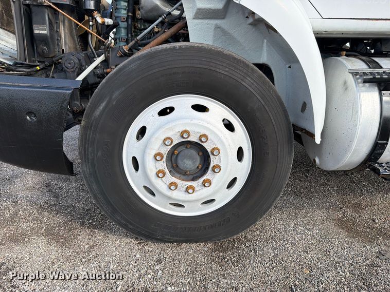 image for item FW3564 1992 International F8200 vacuum truck